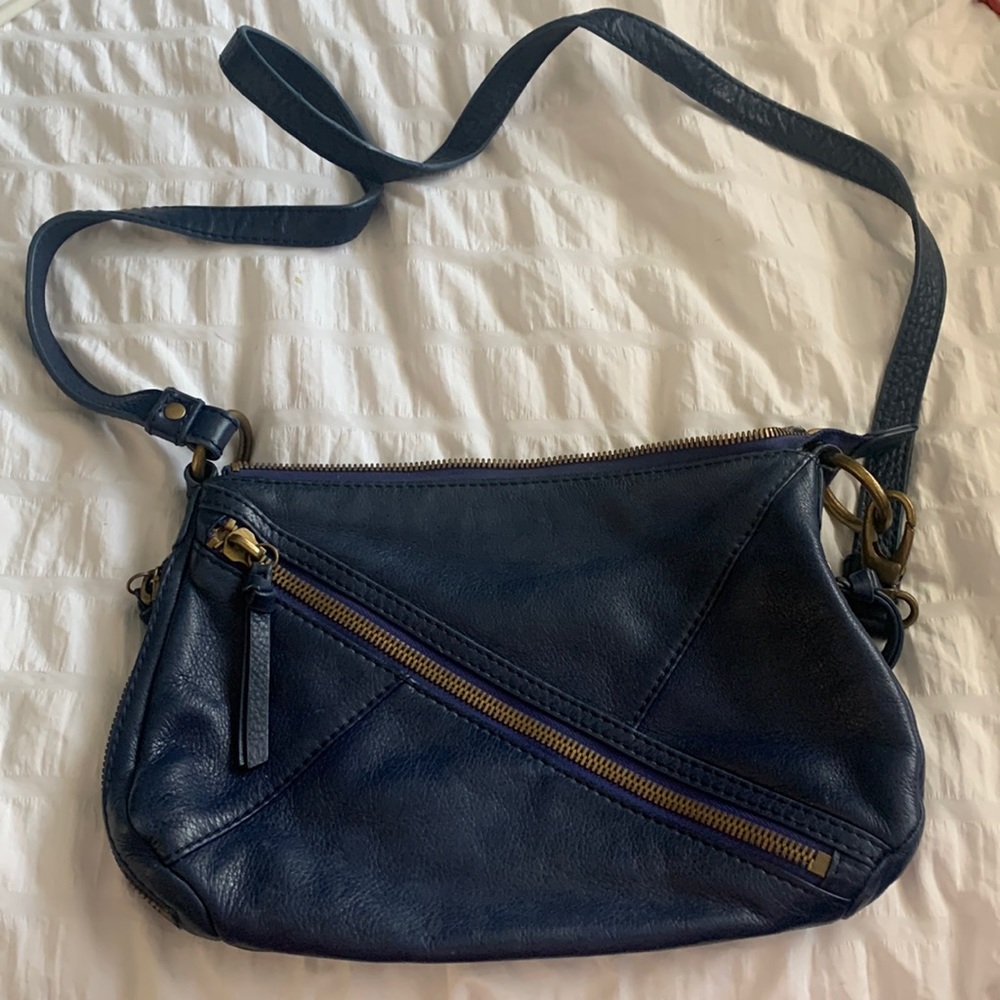 Hobo crossbody! Perfect for daytime or evening out!